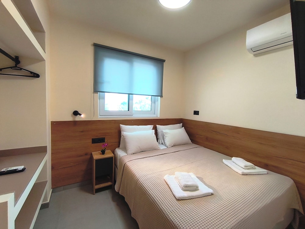 DELUXE-APARTMENT-2 BEDROOM-2 BATHROOMS- COUNTRYSIDE AND SEA VIEW photo 2