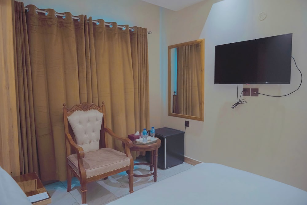 Basic Single Room - Photo 9