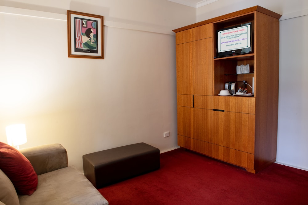 Deluxe Queen Suite photo 3