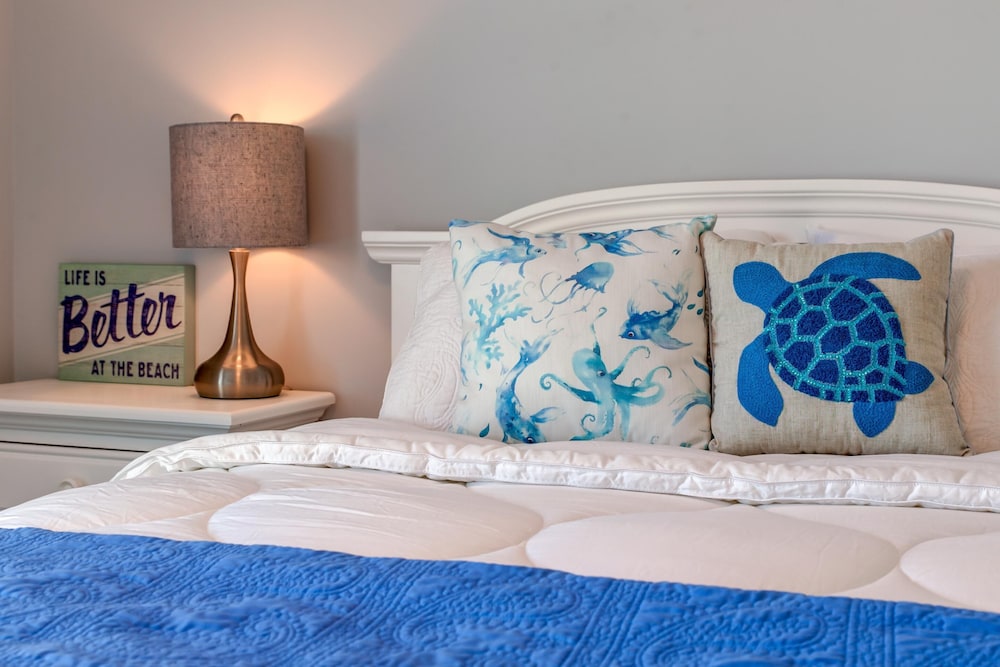 House, Multiple Beds (The Blue Crab - 2432 Bienville) photo 3