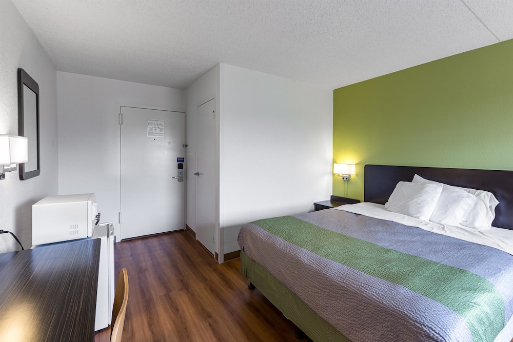 Standard Suite, 1 King Bed, Non Smoking - Photo 3