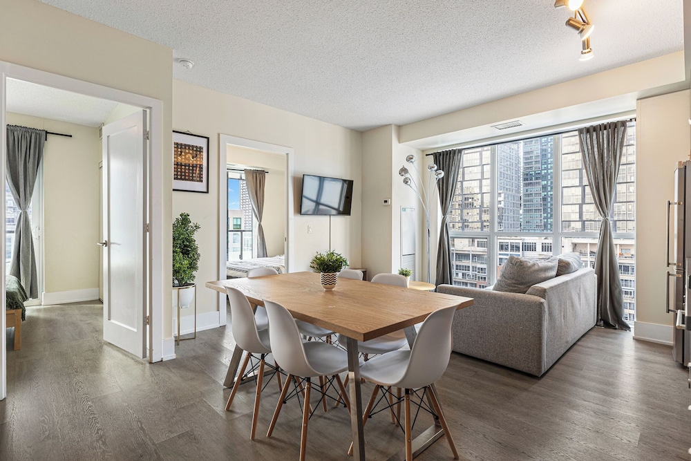 Deluxe Condo, 3 Bedrooms, Balcony, City View