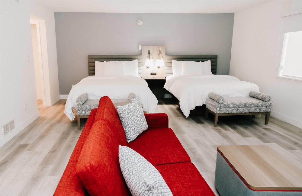 Deluxe Suite, 2 Queen Beds, Non Smoking - Photo 6