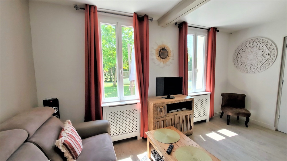 Traditional Apartment photo 2