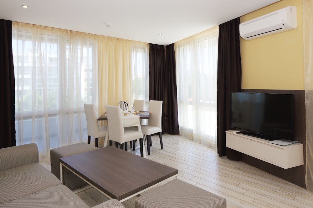 Suite, 1 Bedroom, Garden View photo 3
