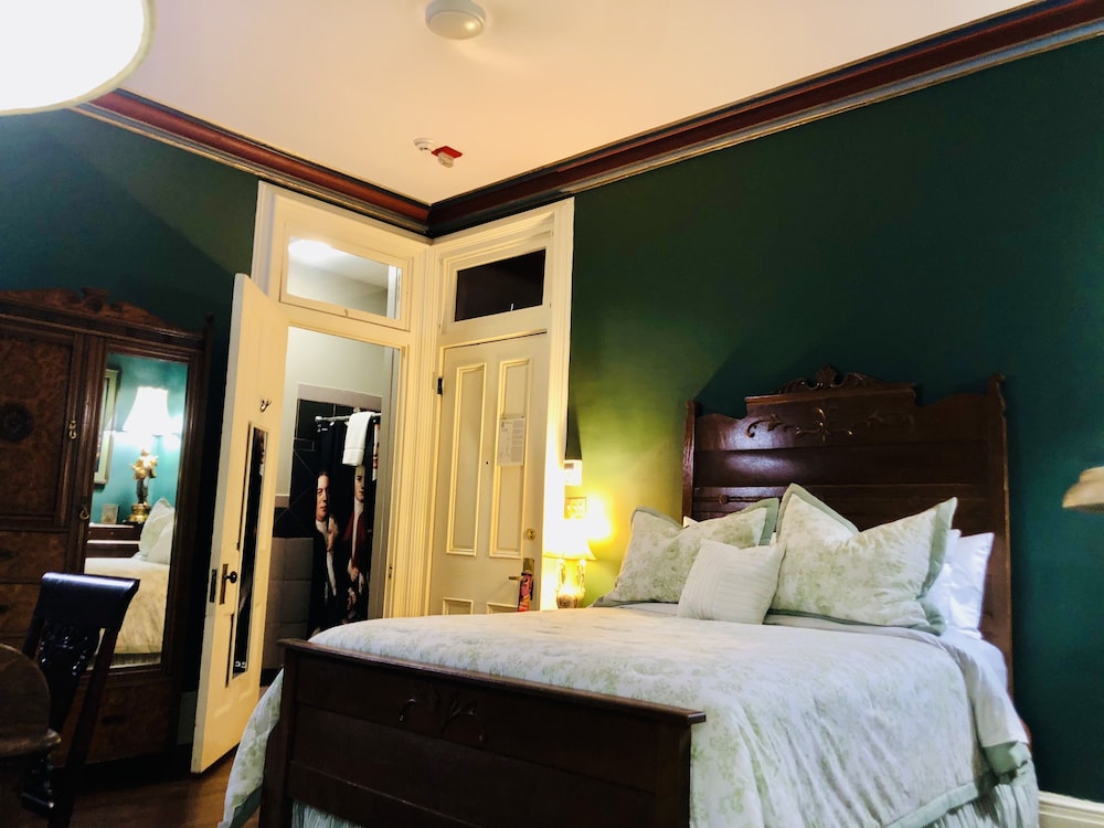 Deluxe Room, 1 Queen Bed, Non Smoking, Refrigerator (Bach), photo 6