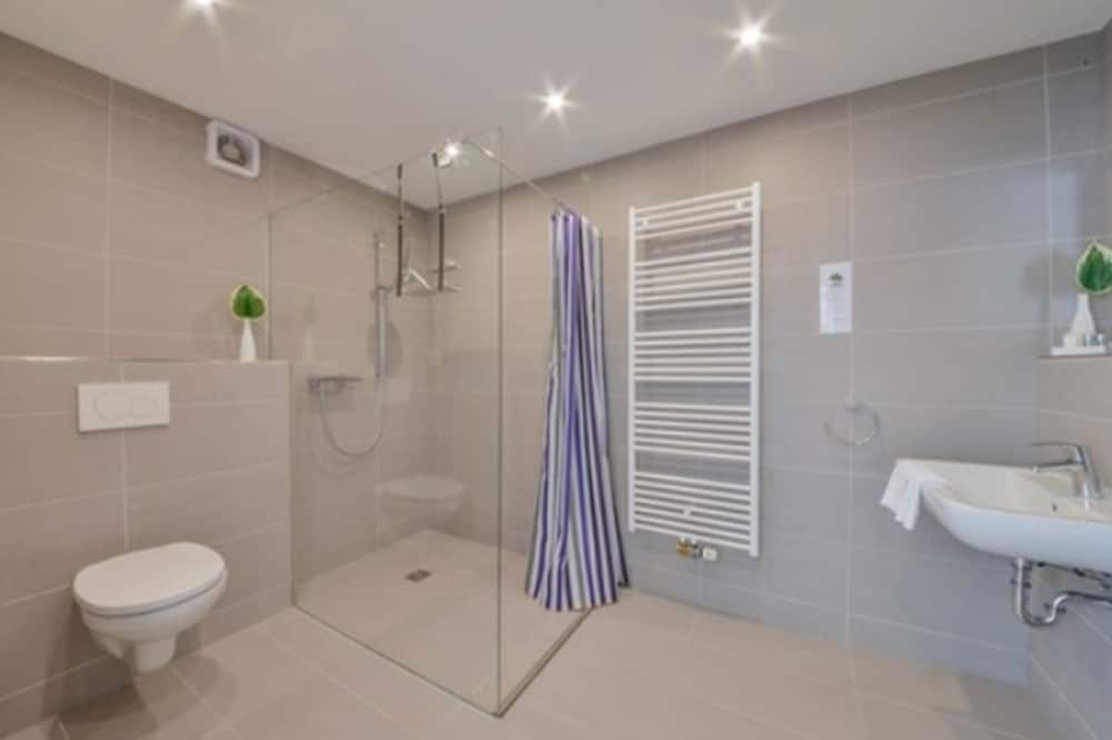 Deluxe Studio, Mobility Accessible, Non Smoking photo 3