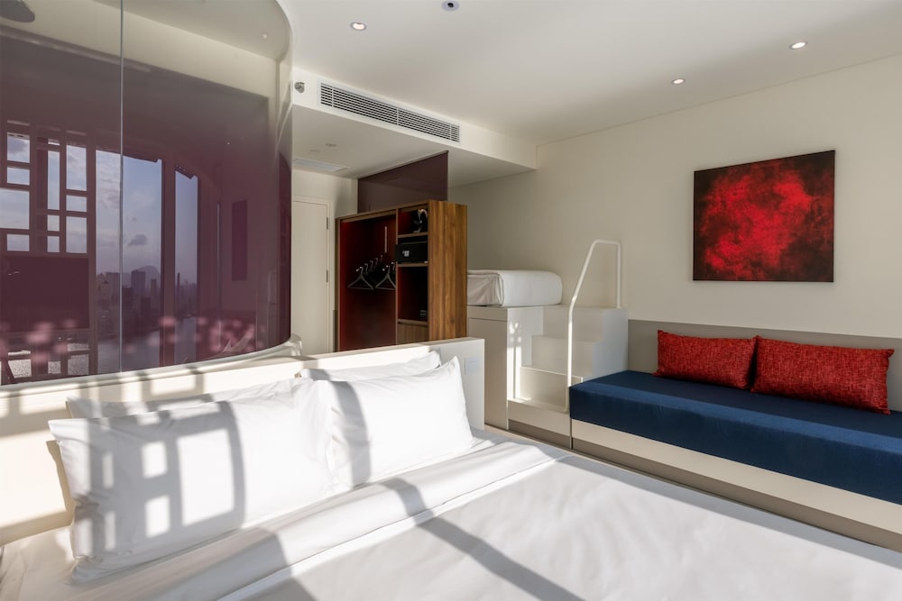 Deluxe Room, 1 King Bed, River View - Photo 3