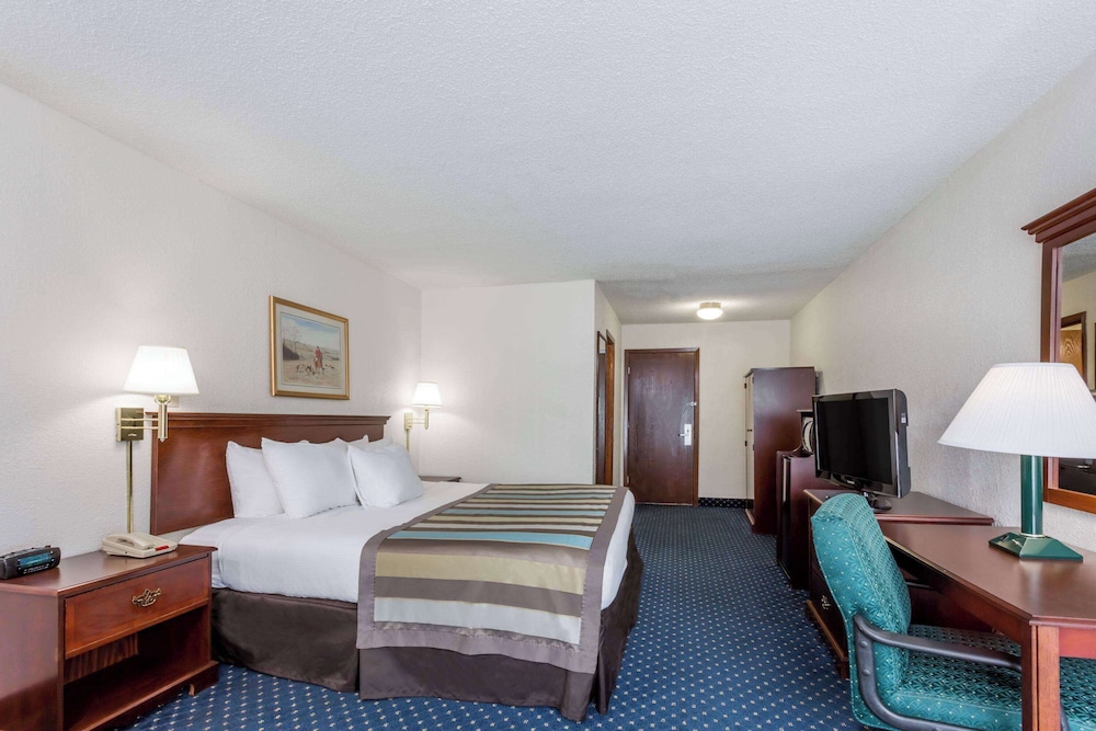 Standard Room, 1 King Bed - Photo 1