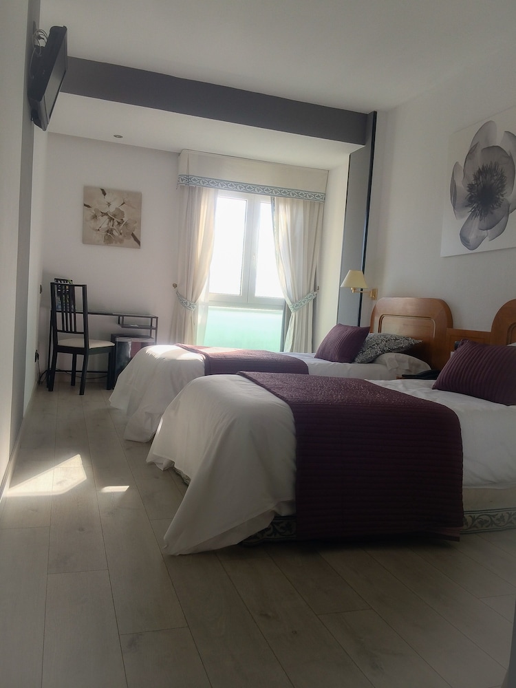 Standard Double or Twin Room - Photo 2