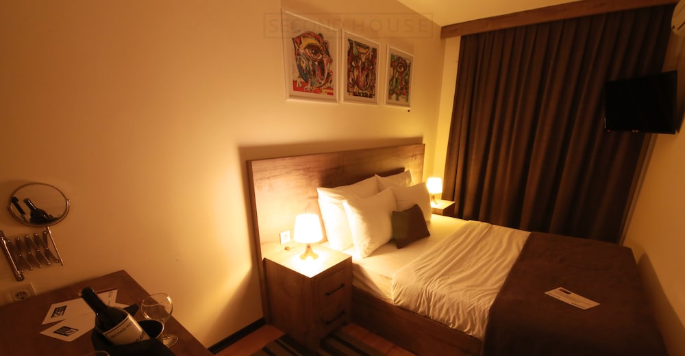 Deluxe Room, Multiple Beds, Non Smoking, City View
