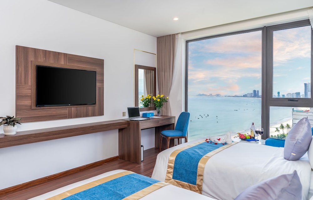 Deluxe Double or Twin Room, Partial Ocean View