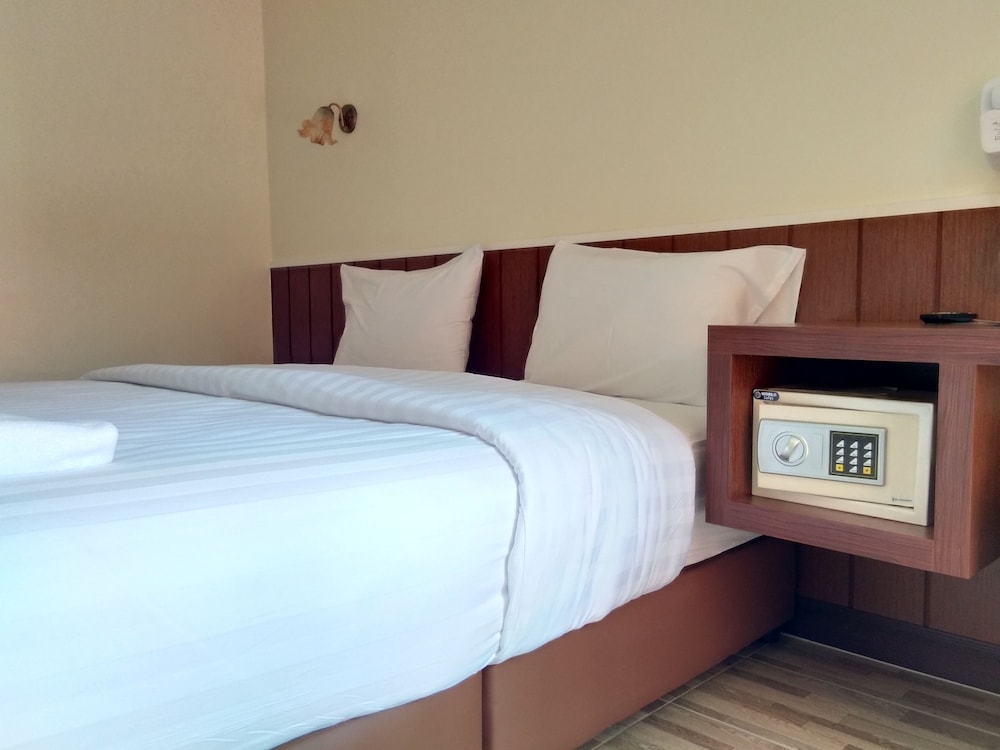 Romantic Room, 1 King Bed photo 3