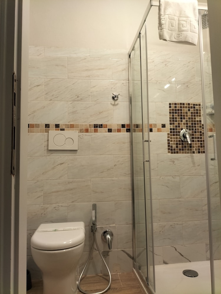 Superior Double or Twin Room, Private Bathroom photo 3