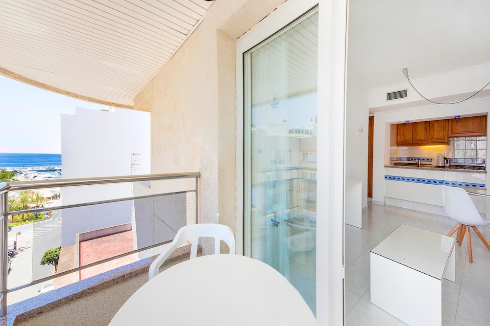 Superior Apartment, 1 Bedroom, Balcony, Partial Sea View photo 2