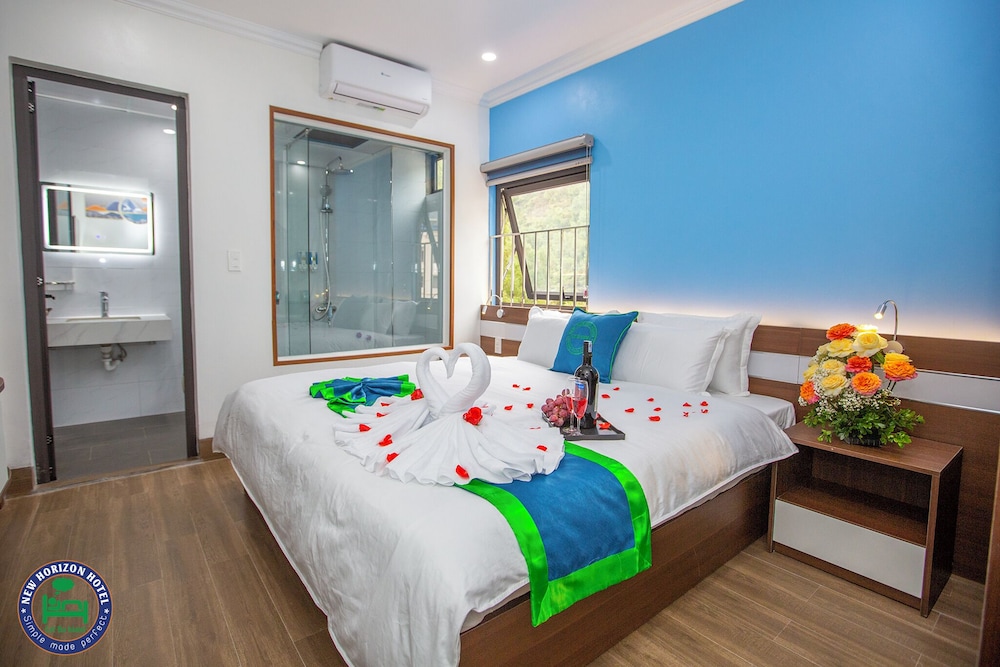Premium Double Room, 1 King Bed photo 2