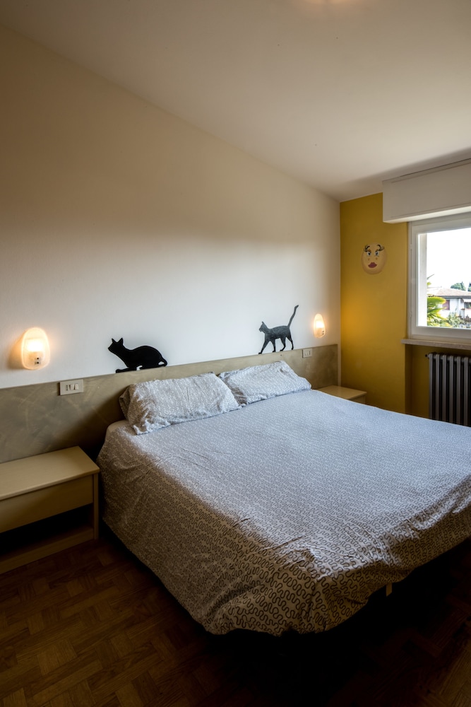 Standard Double or Twin Room, 1 Queen Bed, Non Smoking photo 3