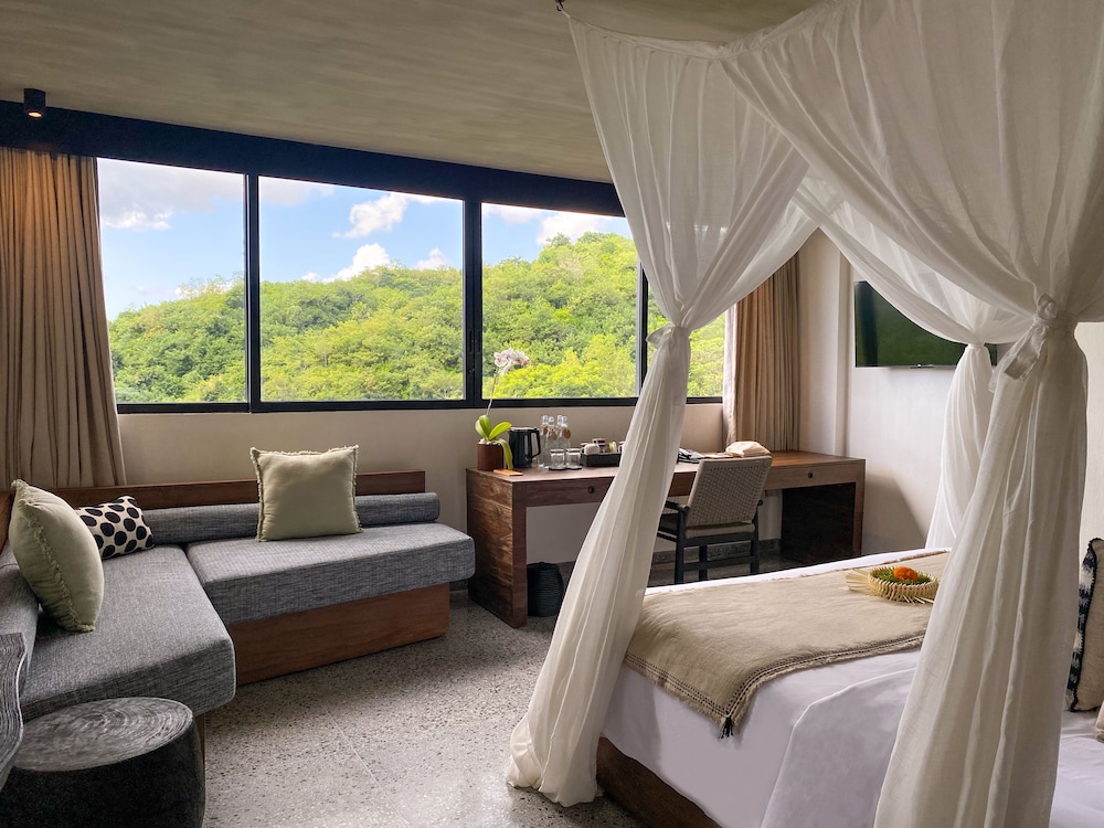 Deluxe Room with Valley View - Photo 5