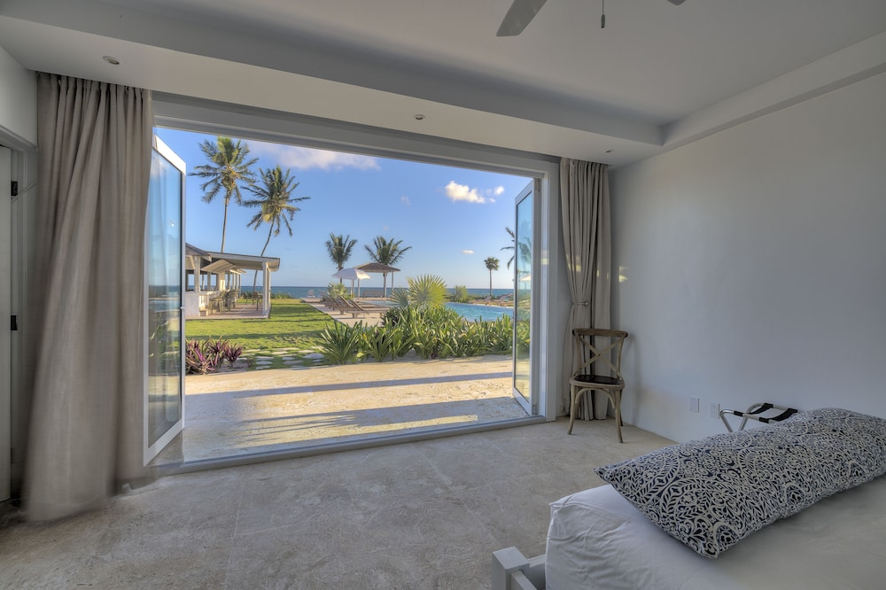 Room, 1 King Bed, Ocean View photo 3