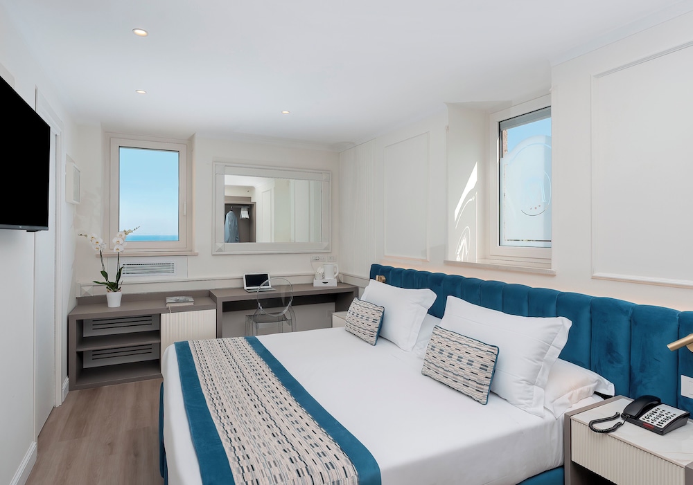 Duplex, Partial Sea View