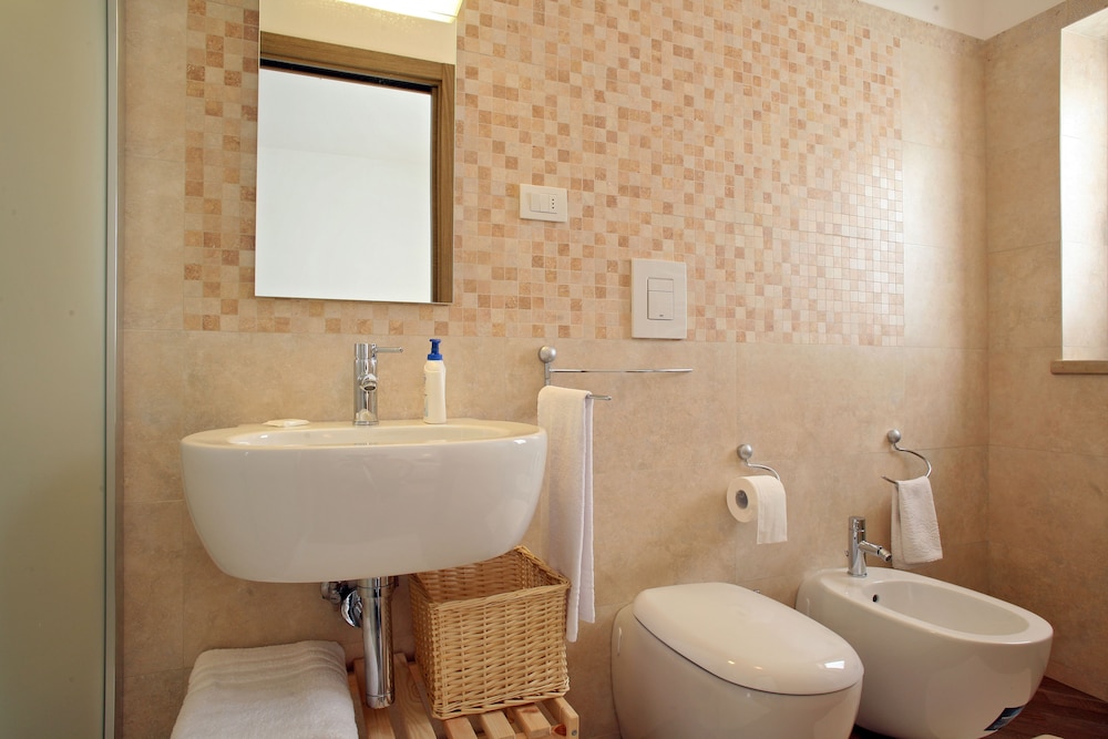 Classic Triple Room, Private Bathroom photo 2