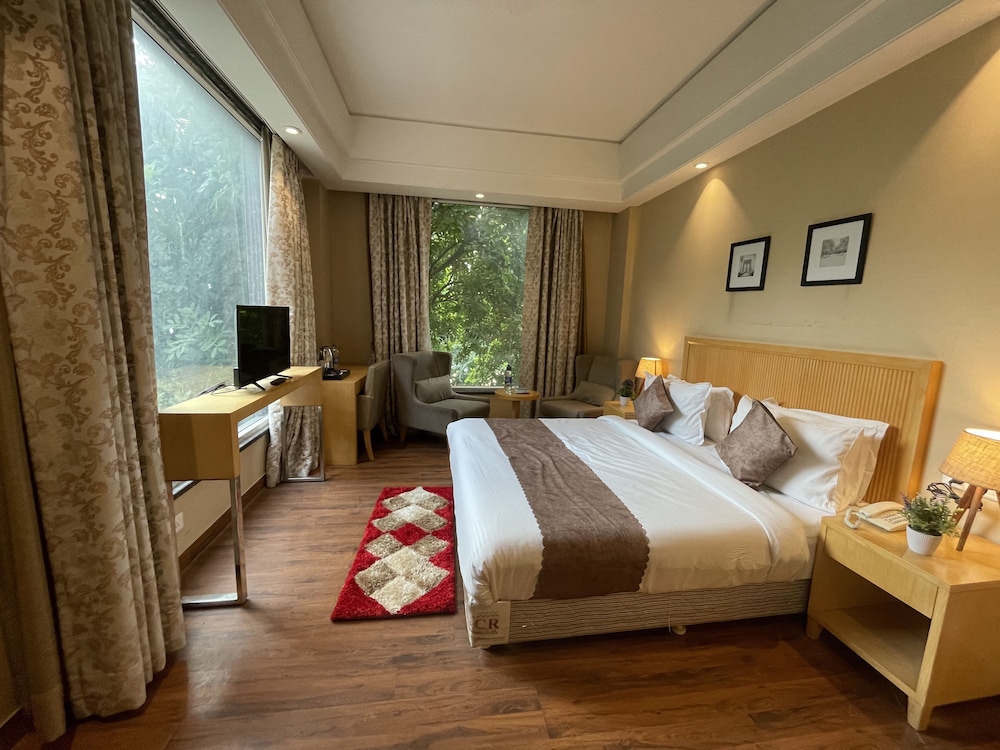 Suite with City View - Photo 13