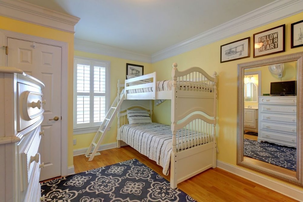 House, 6 Bedrooms photo 3