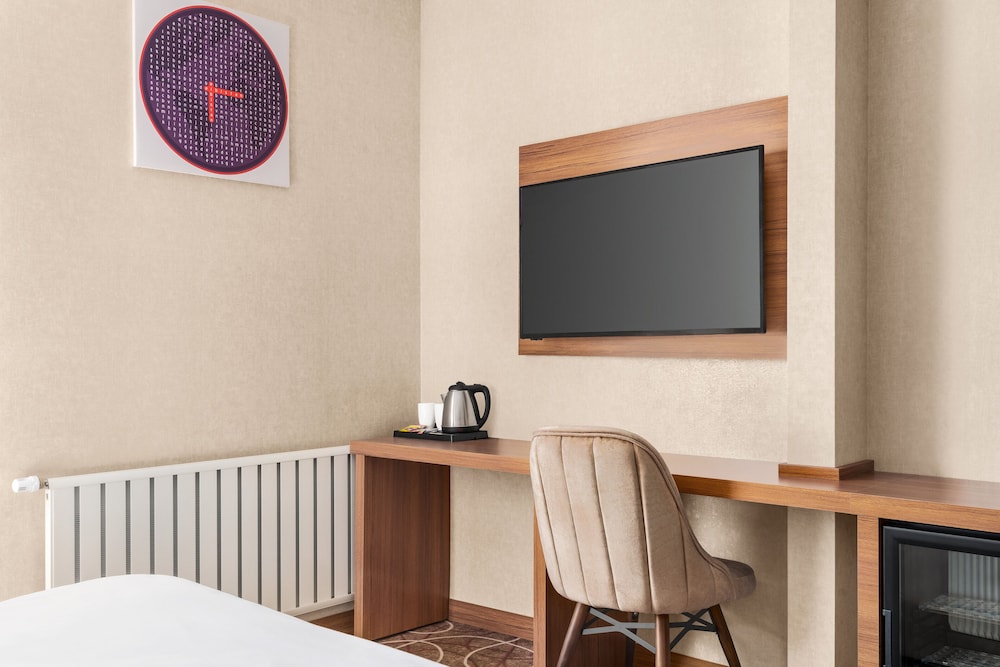 Superior Room, 1 King Bed, Non Smoking - Photo 5