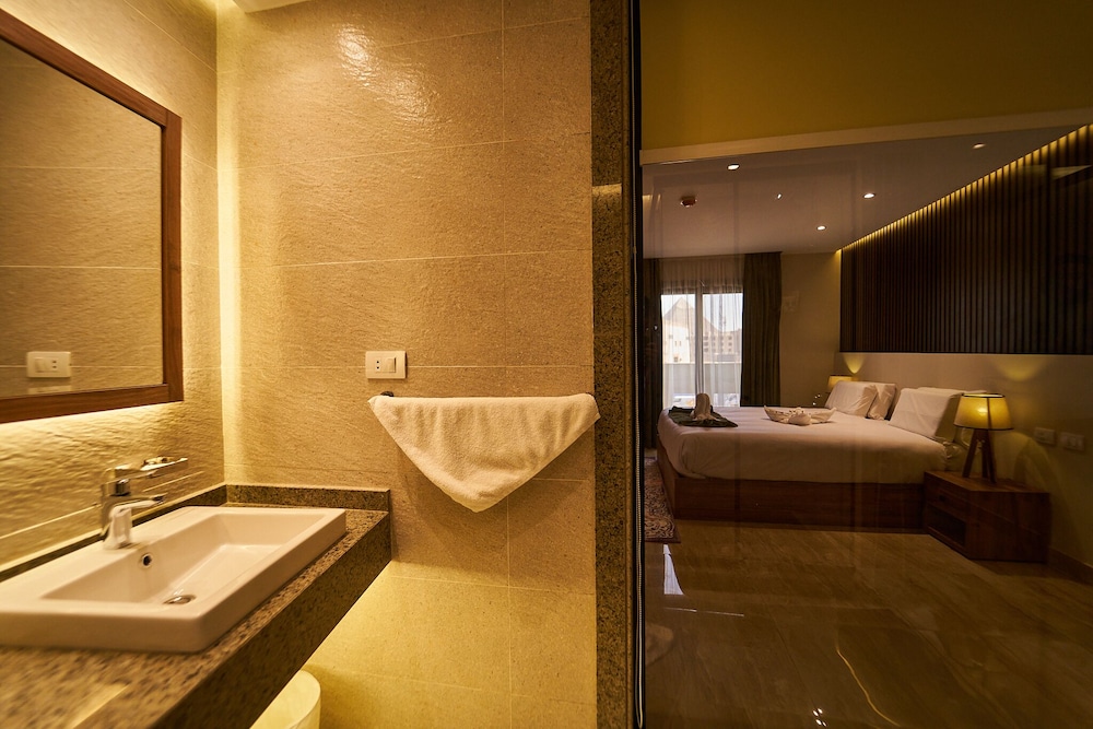 Deluxe Double Room photo 2