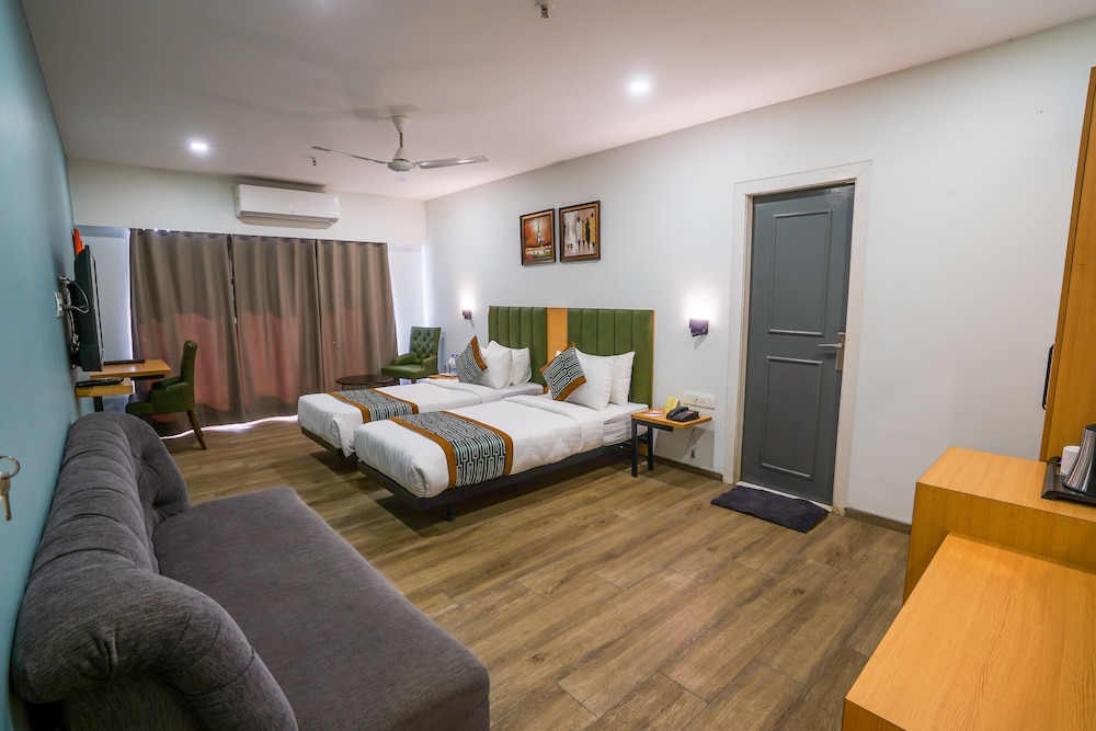 Executive Room - Photo 8