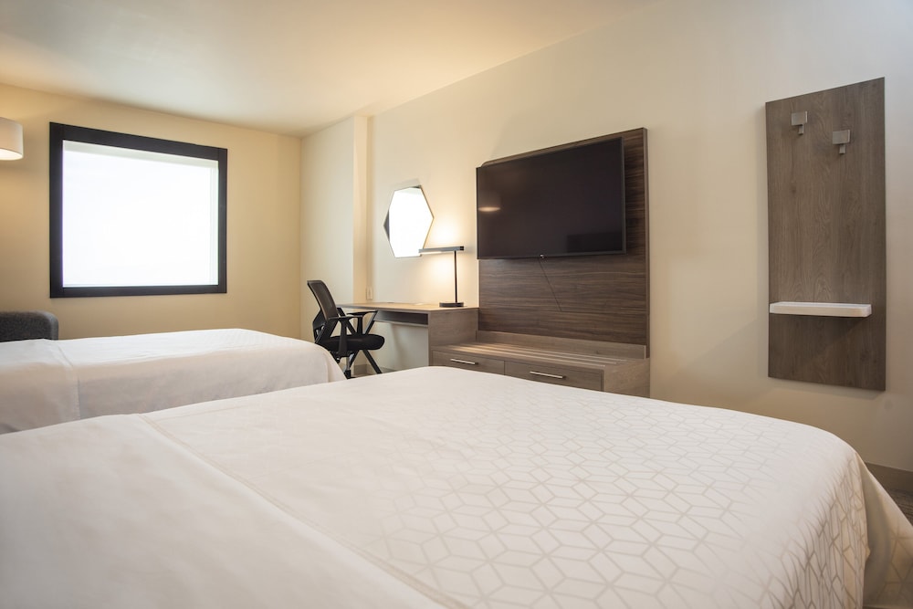 Standard Room, 2 Queen Beds - Photo 1