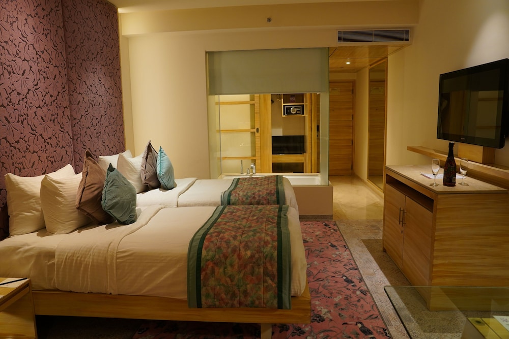 Deluxe Twin Bed with Bath Tub - Photo 2