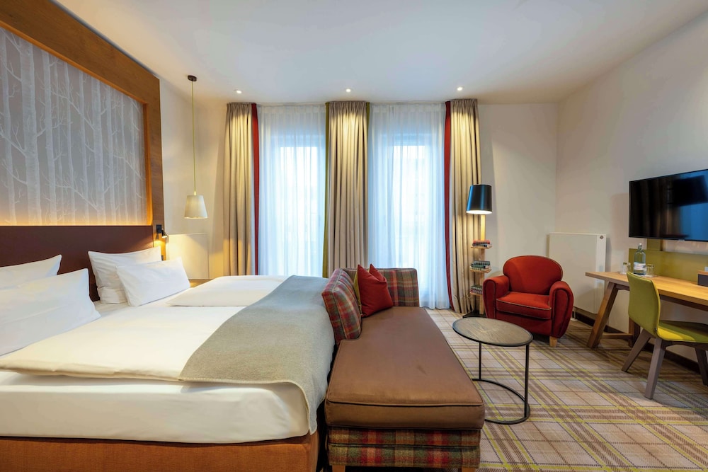 Junior Suite, 1 King Bed, Bathtub - Photo 6