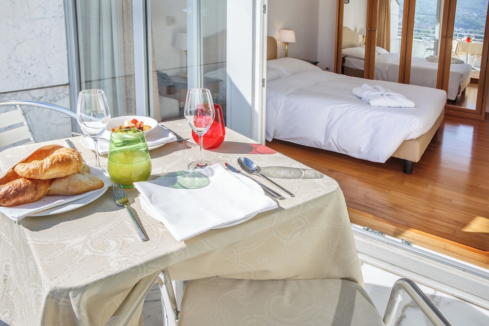Signature Suite, Lake View - Photo 3