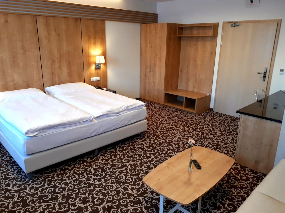Deluxe Double Room, 1 King Bed photo 1