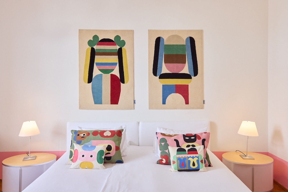 Double Room (Art) - Photo 3