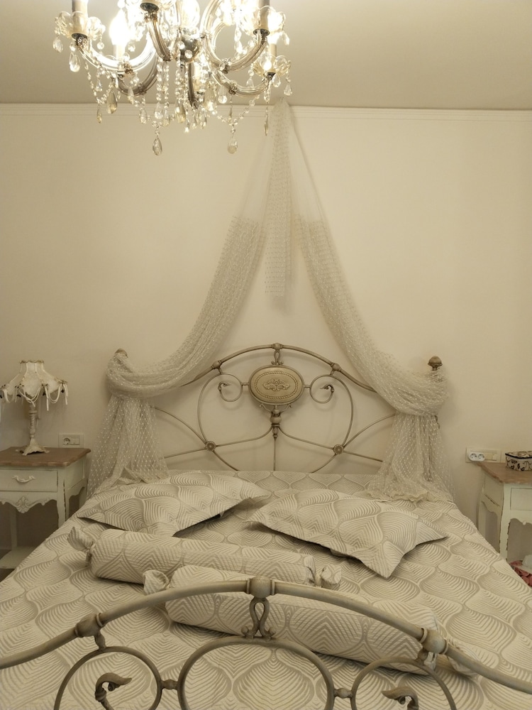 Elite Villa, 2 Bedrooms, Poolside