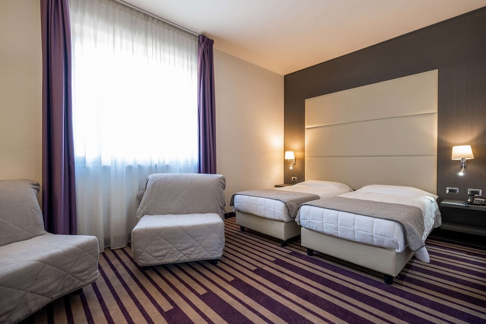 Single Room, 1 Queen Bed photo 1