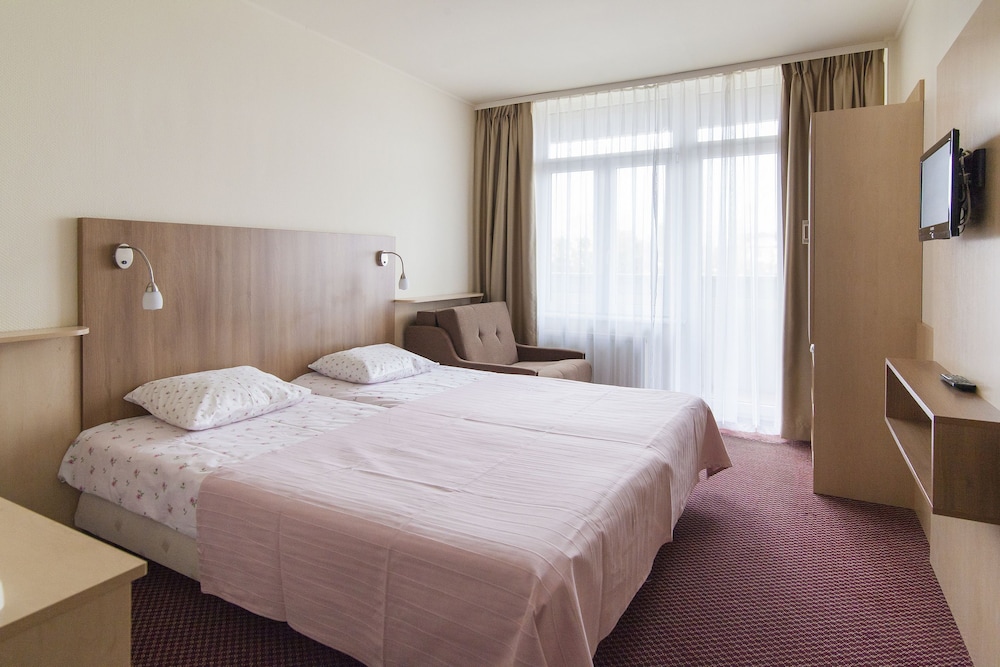 Economy Twin Room (no balcony) photo 1