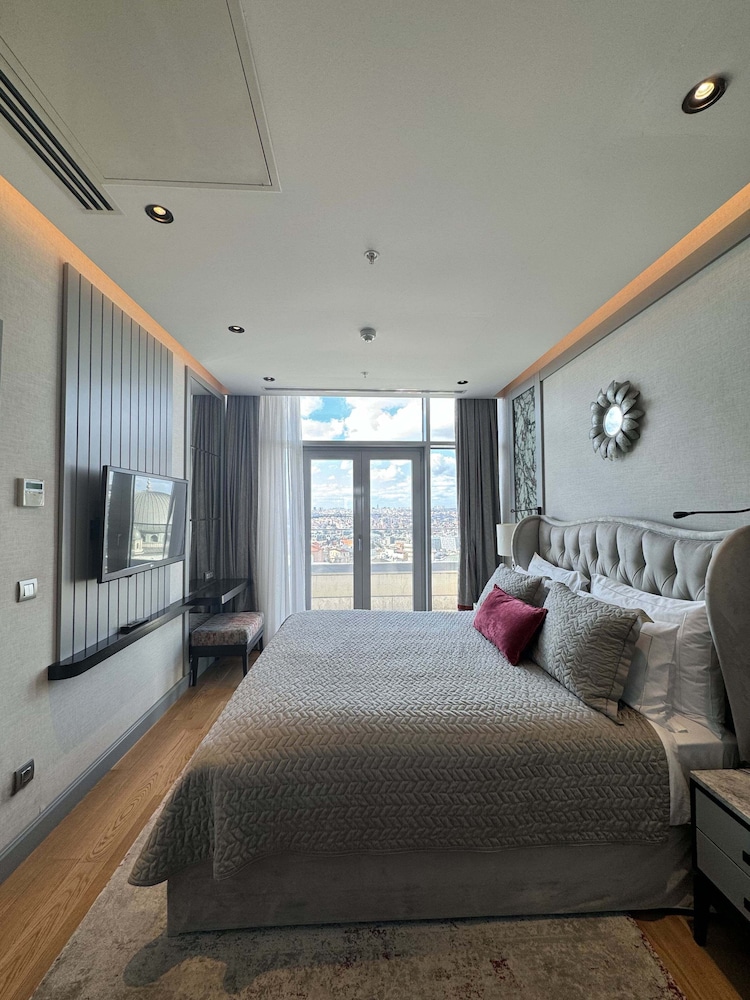 Signature Suite, City View photo 1
