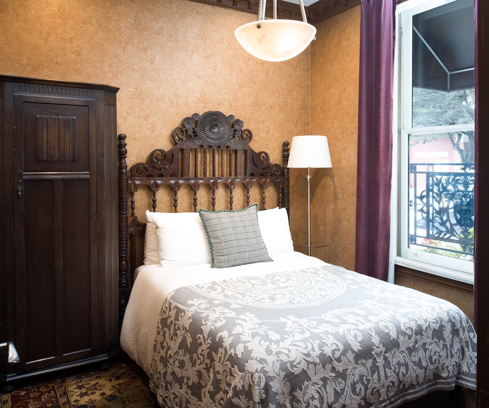Tiny Double - Street Level Room