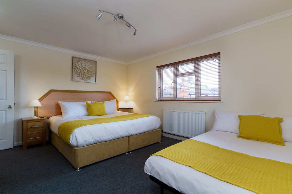 Suite, Private Bathroom (Sleeps upto 4)