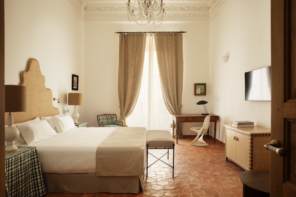 Deluxe Room - Photo 8