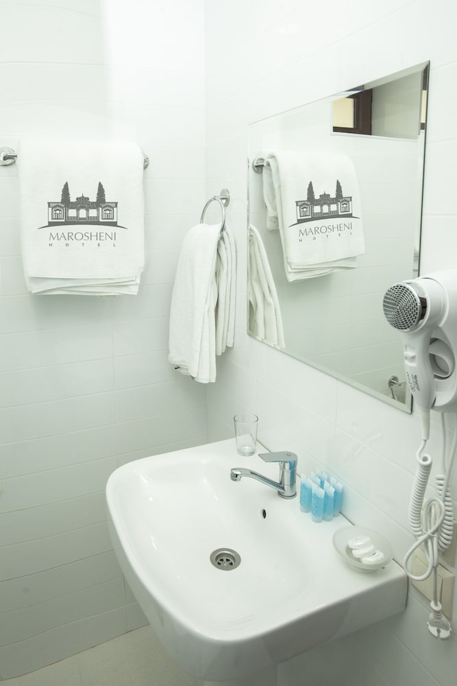 Standard Double Room, 1 King Bed, Mountain View photo 3