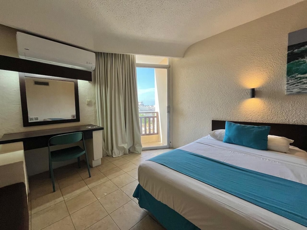 Junior Suite, 2 Double Beds - Photo 7