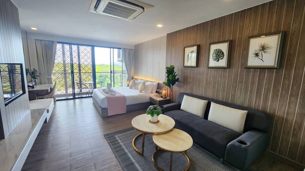 Deluxe Double Room, Balcony - Photo 2