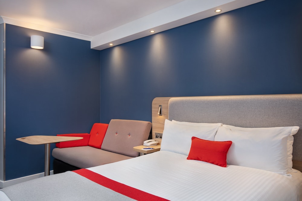 Standard Room, 1 Double Bed (with Free Hot Breakfast) - Photo 1