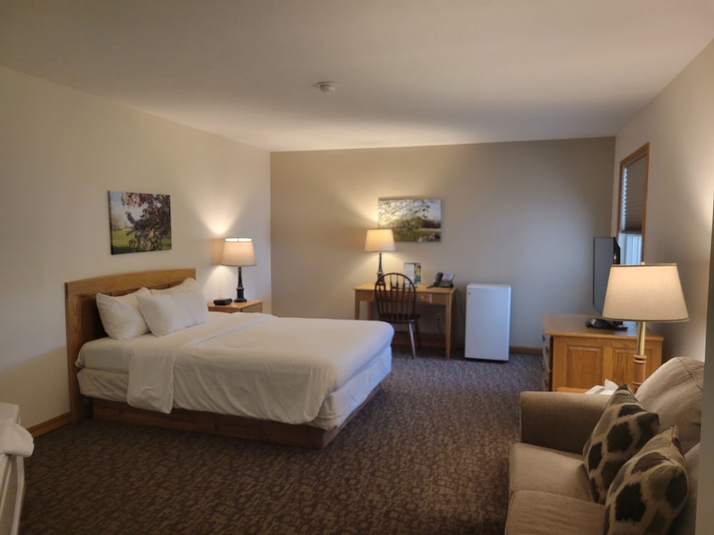 Deluxe Room, 1 Queen Bed, Jetted Tub photo 1