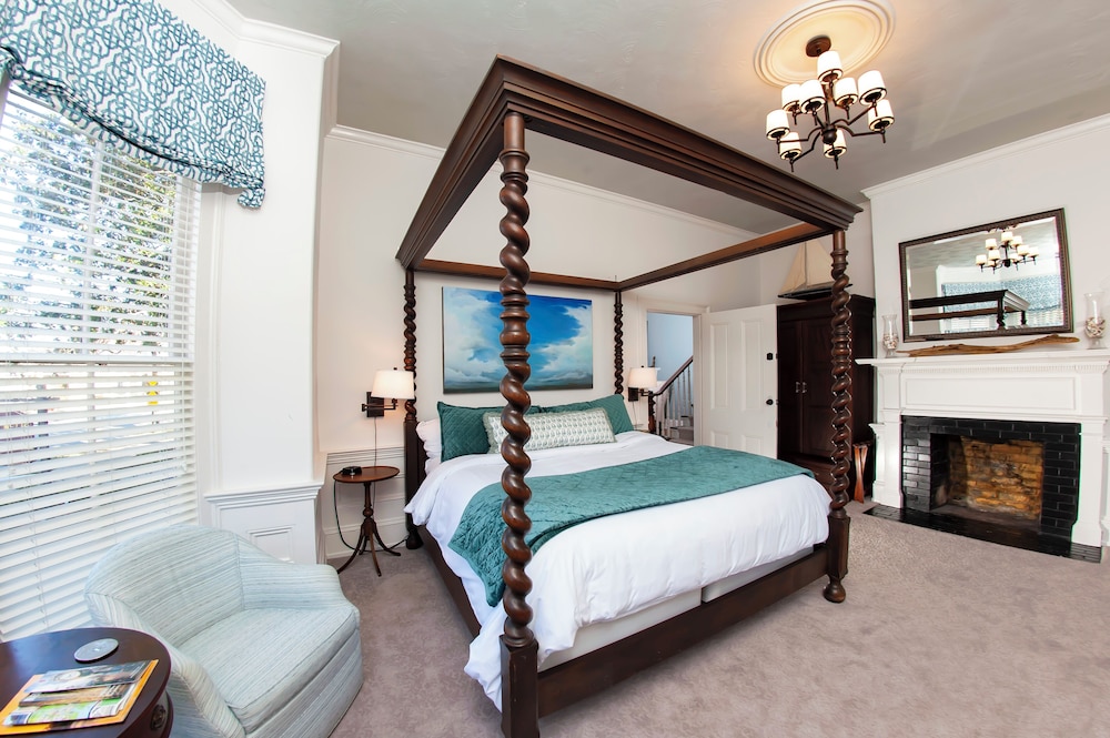 Luxury Room, 1 King Bed (Carolina Suite) photo 3