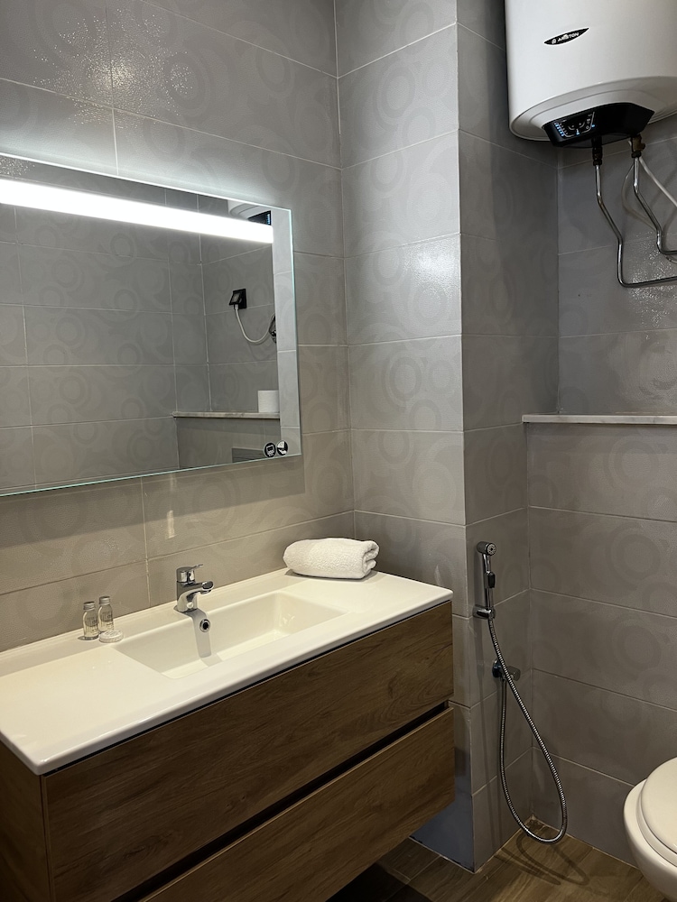 Apartment, 2 Bedrooms - Photo 2